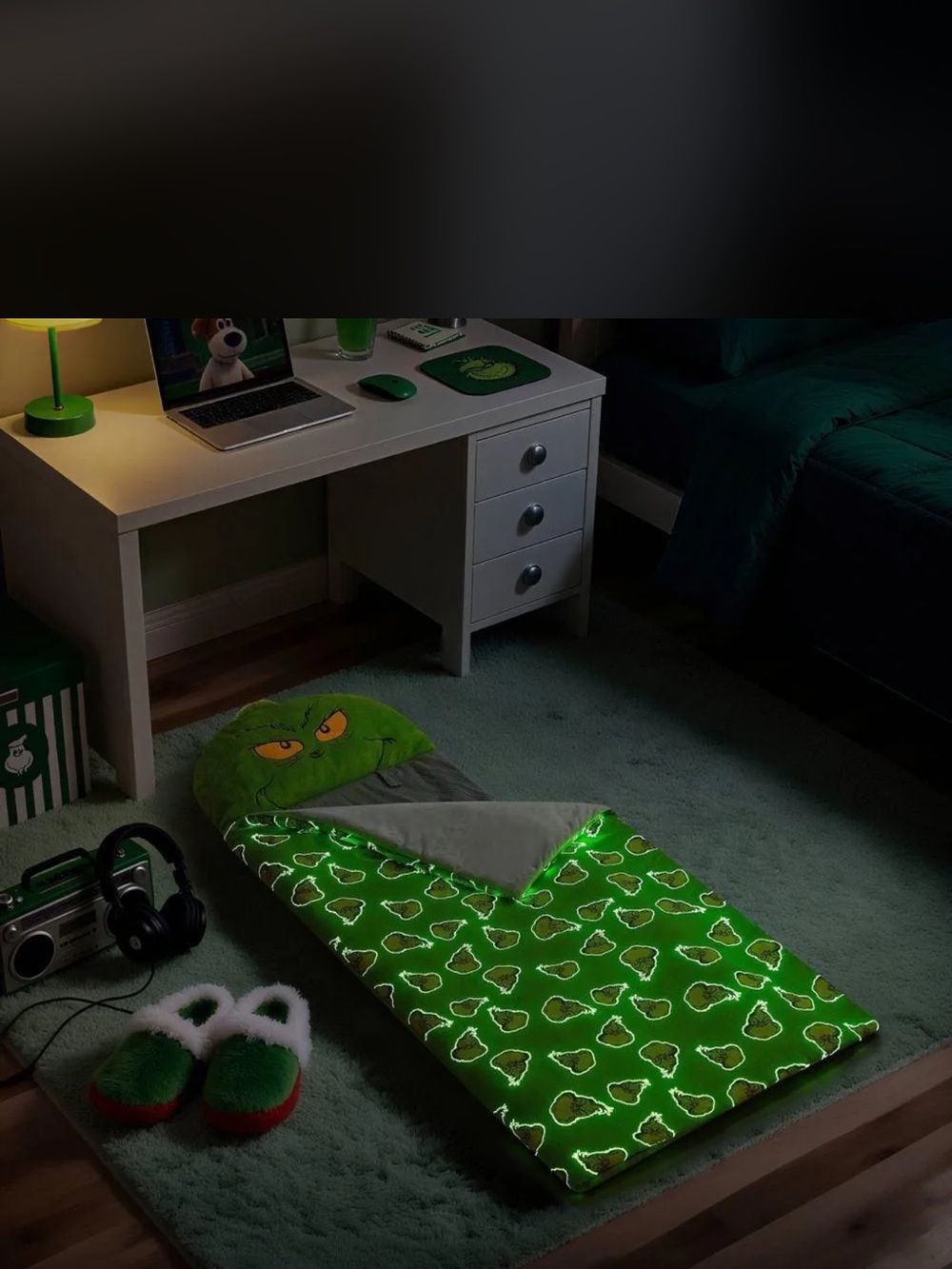 The Grinch Glow in the Dark Kids Plush Slumber
Sleeping Bag 56" × 31" | New - Picture 3 of 13